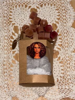 Sandalwood Scented Wax Melt Cubes in Brown